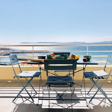 T3 Front De Mer Dernier Etage Vue Mer Petit Havre De Paix Pour Vos Vacances Emplacement Unique Vue Mer Panoramique A 180 Degres Pour Ce T3 En Face De La Plage Front De Mer Vue Sur Les Iles 5 Et Dernier Etage Avec Ascenseur Le Lavandou Exterior foto